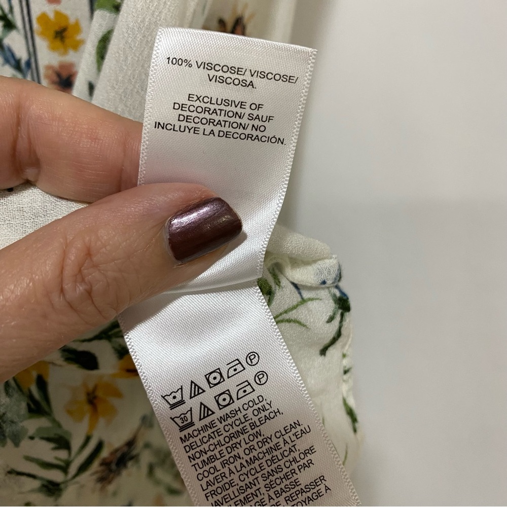 Lucky Brand Women’s Tank Top Floral V-Neck Cream Blue Sleeveless Size Small - Picture 12 of 16